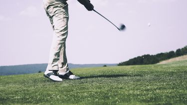 Golfers spelen hole van meer dan 20.000 slagen