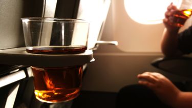 TUI pleit voor alcohol- en drugstest voordat je het vliegtuig instapt
