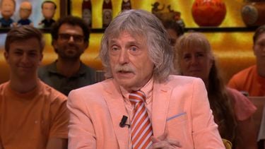 Johan Derksen oranje pak voor lul Vandaag Inside Oranje