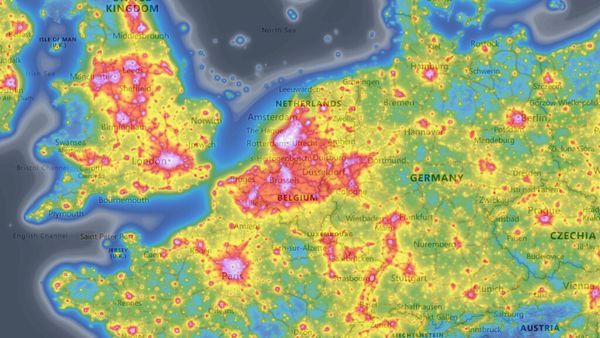 Nederland heeft veel lichtvervuiling.