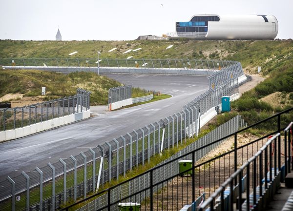 Een foto van de nu al beroemde kombochten van circuit Zandvoort
