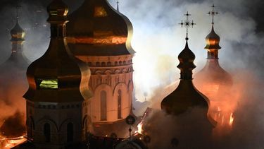 Smoke and fire rises from the Dormition Cathedral in the Orthodox complex of the Kyiv Pechersk Lavra following a Russian missile strike on the Ukrainian capital Kyiv on June 15, 2026, amid the Russian invasion in Ukraine. A major missile attack struck Kyiv early on June 15, an AFP reporter witnessed, with projectiles intercepted in the sky and glowing debris falling onto the city. Ukrainian officials including the city's mayor Vitali Klitschko reported on Telegram that strikes hit various districts.
Genya SAVILOV / AFP