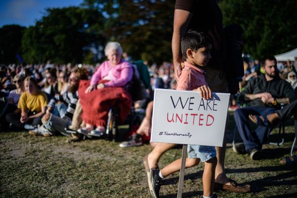 Duizenden mensen herdenken slachtoffers Christchurch