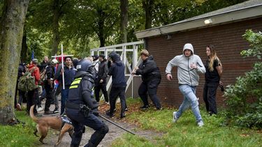 DEN HAAG - Demonstranten tijdens een protest onder de noemer 'Wij Zijn Het Volk' op het Malieveld. LINA SELG / ANP
