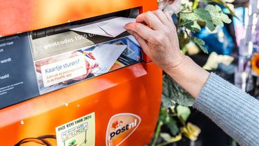OEGSTGEEST - Een brievenbus van PostNL ANP EVA PLEVIER