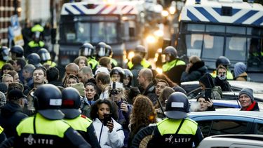 De politie heeft vandaag 115 mensen gearresteerd tijdens een spontane demonstratie op het Museumplein