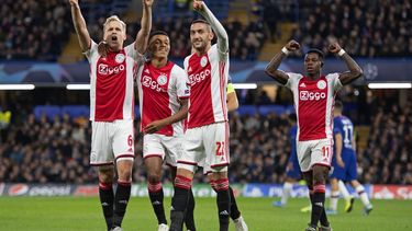 Donny Van de Beek van Ajax heeft de 4-1 gescoord.