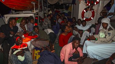Schip Lifeline met migranten mag Malta nog niet in
