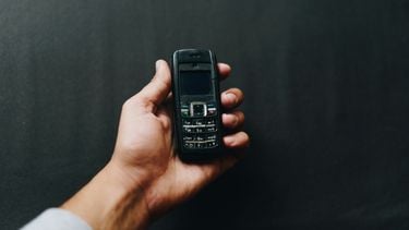 Leerlingen van de Britse kostschool Eton moeten volgend schooljaar hun smartphone inleveren. Ze mogen alleen nog maar de ‘old skool’ Nokia gebruiken.