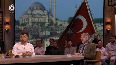 johan derksen ozcan akyol wilfred genee turkije orkun kokcu voetbal aanvoerder regenboogband Feyenoord