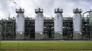 GRIJPSKERK - De ondergrondse gasopslag in Grijpskerk. De Nederlandse gasvoorraden zijn geslonken naar 5,8 procent. Dat is de laagste vullingsgraad in tien jaar. De grootste gasvoorraad, in Norg in Drenthe, is nagenoeg leeg. De voorraden in Alkmaar en Grijpskerk zijn voor minder dan 1 procent gevuld. JILMER POSTMA / ANP