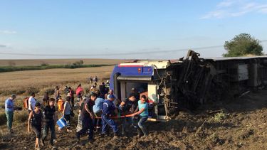 Zeker tien doden na ontsporen trein in Turkije