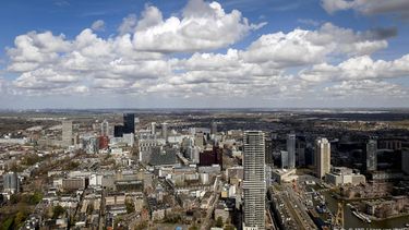 ROTTERDAM - Het centrum van Rotterdam gezien vanaf de Rotterdamse Zalmhaventoren. ANP KOEN VAN WEEL