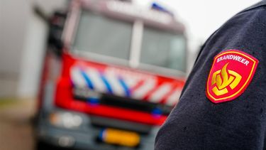 ROTTERDAM - Een bepantserde brandweerwagen van het Quick Response Team van de brandweer. Om voorbereid te zijn op eventuele rellen wordt de wagen ingezet tijdens oud en nieuw. ANP MARCO DE SWART