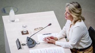 DEN HAAG - Anja Schreijer voorafgaand aan de openbare verhoren van de parlementaire enquêtecommissie over het coronabeleid. Tijdens de pandemie was zij hoofd Algemene Infectieziekten bij de GGD Amsterdam, voorzitter van het Landelijk Overleg Infectieziektebestrijding van het Rijksinstituut voor Volksgezondheid en Milieu (RIVM) en lid van het Outbreak Management Team (OMT). ROBIN UTRECHT / ANP