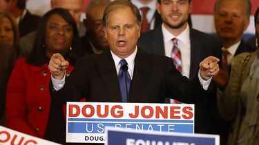 13 december: Democraat Doug Jones wint Alabama