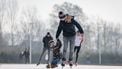 WINTERSWIJK -Kerstdagen, Liefhebbers schaatsen hun eerste rondjes op natuurijs. De Winterswijkse IJsvereniging heeft de 400-meterbaan recent wit gemaakt en dat heeft bijgedragen aan de eerste opening van het seizoen. ANP EMIEL MUIJDERMAN