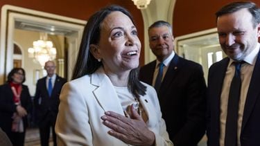 epa12652137 Venezuelan opposition leader Maria Corina Machado (C) greets US Senators ahead of a meeting with a bipartisan group of lawmakers in the US Capitol in Washington, DC, USA, 15 January 2026. Earlier in the day, Machado met with US President Donald Trump.  EPA/JIM LO SCALZO