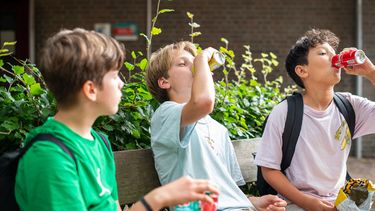 Tieners eten het meest ongezond van alle Nederlanders, deze leeftijdsgroepen doen het goed