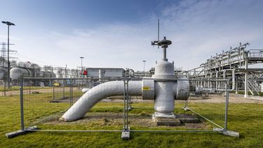 MEEDHUIZEN - Gaswinningslocatie bij Meedhuizen. Ondanks de stijging van de Europese gasprijs door het conflict in het Midden-Oosten blijven de gasputten van het Groningerveld dicht vanwege veiligheidsoverwegingen. JILMER POSTMA / ANP