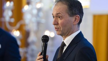 AMERSFOORT - Partijleider Eddy van Hijum neemt afscheid tijdens een congres van Nieuw Sociaal Contract (NSC). De politieke partij wil in vijf gemeenten meedoen aan de gemeenteraadsverkiezingen. JEROEN JUMELET / ANP