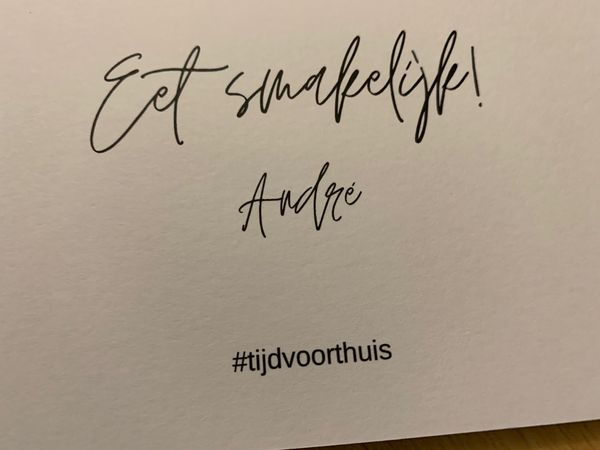 Een foto van een persoonlijk kaartje met eet smakelijk van André Hazes