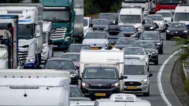 BREDA - Vakantieverkeer op de A58 bij Breda, reizigers zijn op weg naar hun vakantiebestemming. ANP ROBIN VAN LONKHUIJSEN zomervakantie