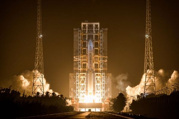 Een foto van de Chinese lancering naar de maan