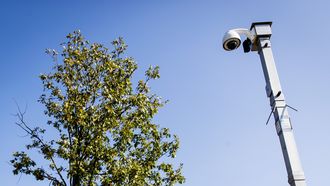Autoriteit Persoonsgegevens is het niet eens met Brusselse plannen omtrent slimme beveiligings camera's. Ze zouden de privacy in gevaar brengen.