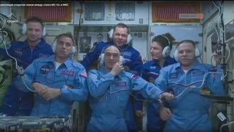 Astronauten keren terug naar andere wereld mét corona 