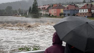 Het waterpijl in verschillende rivieren is door de zware regenval flink gestegen.