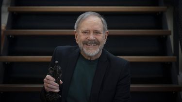 ALMERE - Rob de Nijs, winnaar van de Edison Pop 2021 in de categorie Nederlandstalig met zijn album 't is Mooi Geweest. De zanger kreeg de award uitgereikt in de uitzending van televisieprogramma Matthijs Gaat Door. ANP KIPPA JEROEN JUMELET