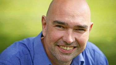 MIJN VADER IS EEN DETECTIVE ! HET GEHEIMZINNIGE FORTEILAND Cees Geel speelt detective Max in de avontuurlijke jeugd/ familiefilm.