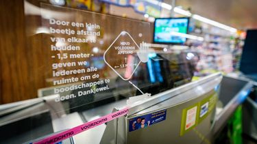 Beperkt aantal klanten in supermarkt, winkelwagens verplicht