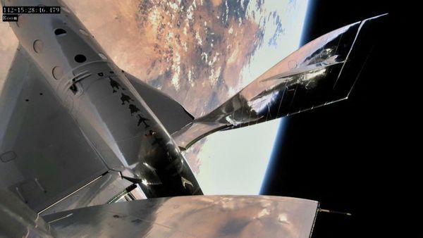 Richard Branson gaat geschiedenis schrijven met eerste toeristische vlucht naar ruimte