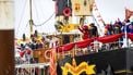 OUDESCHILD - Sinterklaas komt aan met de stoomboot in de haven. Ruim 40 jaar geleden zette Sinterklaas voor het laatst voet aan wal op een Waddeneiland. In 1984 kwam hij aan op Terschelling. ANP SANDER KONING