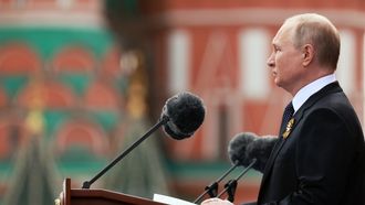 Russische staatsmedia Russische president Poetin tijdens de toespraak op de Dag van de Overwinning