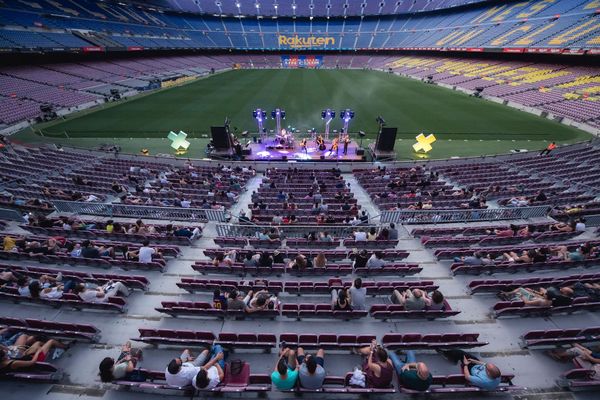 Een foto van een coronaproof festival in het voetbalstadion van Barcelona