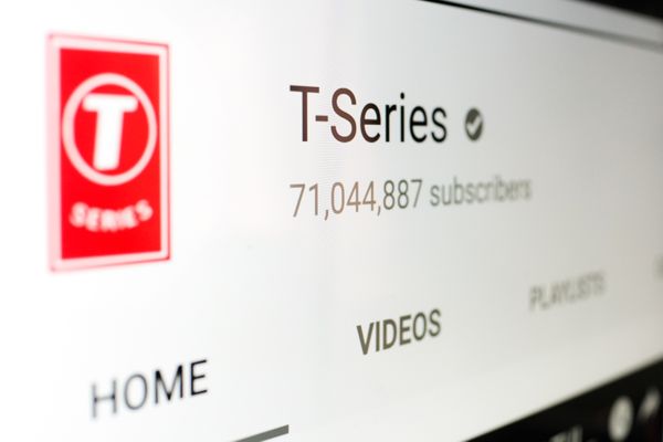 PewDiePie eerste Youtuber met 100 miljoen abonnees.