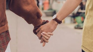 Of je er nu van houdt of niet, 'public displays of affection' zijn volgens onderzoekers hét geheim van een gelukkig huwelijk
