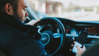 telefoon, appen, stuur, rijden, auto