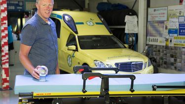 Kees Veldboer van de Stichting Ambulance Wens heeft voor zijn initiatief de Outlook Inspirations Award van de BBC gewonnen. / VINCENT VAN DORDRECHT