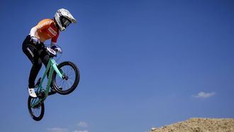 ARNHEM - Laura Smulders in actie tijdens de vierde wedstrijd om de wereldbeker BMX. ANP ROBIN VAN LONKHUIJSEN