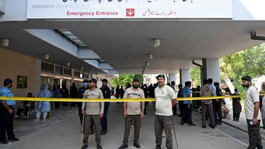 Security personnel stand guard following a fire incident outside the Mother and Child Health (MCH) ward at the Pakistan Institute of Medical Sciences (PIMS) Hospital in Islamabad on August 26, 2026. A fire erupted in a maternity ward in Pakistan's capital on August 26, killing 14 children, the Islamabad district office said.
Aamir QURESHI / AFP