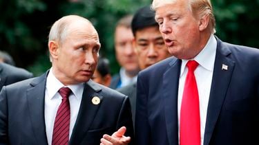 Donald Trump en Vladimir Poetin praten over Syrië. / AFP