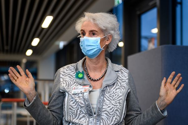 Een foto van Claire-Anne Siegrist, die zich voor Zwitserland bezighoudt met het coronavaccin