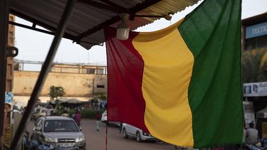 epa10214546 A Malian flag hangs from a shop on a street in central Bamako, Mali, 29 September 2022.  An Economic Community of West African States (ECOWAS) delegation visited Bamako 29 September 2022 in an effort to mediate a diplomatic row which has erupted over 46 Ivorian soldiers that have been detained in Mali. Mali's junta claims they had flown in without permission and were seen as mercenaries.  EPA/HADAMA DIAKITE