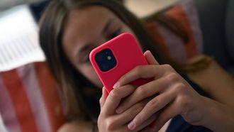 A teenager looks at her smartphone in Brussels on July 7, 2026. The European Commission estimated, on July 6, 2026, that the French bill banning social media access for children under 15 was not fully compatible with European Union law, while reaffirming its support for the initiative. Like France, Spain and Denmark are also working on the introduction of a digital age of majority to follow Australia's example, who became in December 2025 the first country to implement such a law.
Nicolas TUCAT / AFP