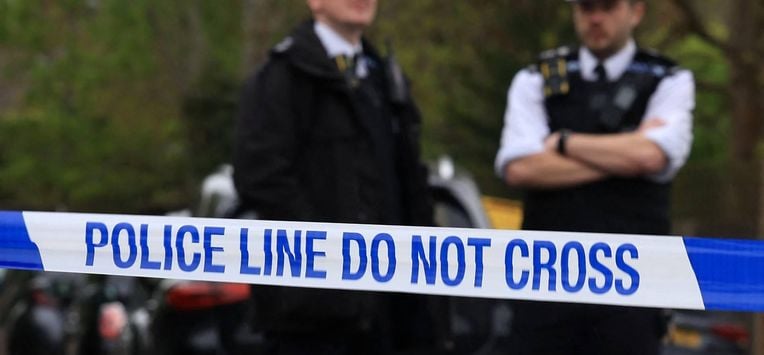 Police officers stand on duty at a cordon near to the Finchley Reform Synagogue, in the North Finchley area of north London, on April 15, 2026, following an attack on the synagogue in the early hours of the morning. Britain's Metropolitan Police said on April 15 they are seeking two suspects following an attempted arson attack at Finchley Reform Synagogue in north London, where bottles thought to have  contained petrol were thrown at the building.
Toby Shepheard / AFP