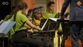 Het Leerorkest leert kinderen van verschillende sociale achtergronden een muziekinstrument te bespelen.